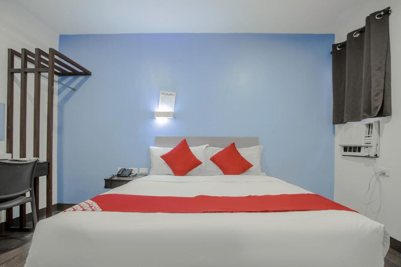 Oyo 637 Fox Hotel Quezon City Dış mekan fotoğraf