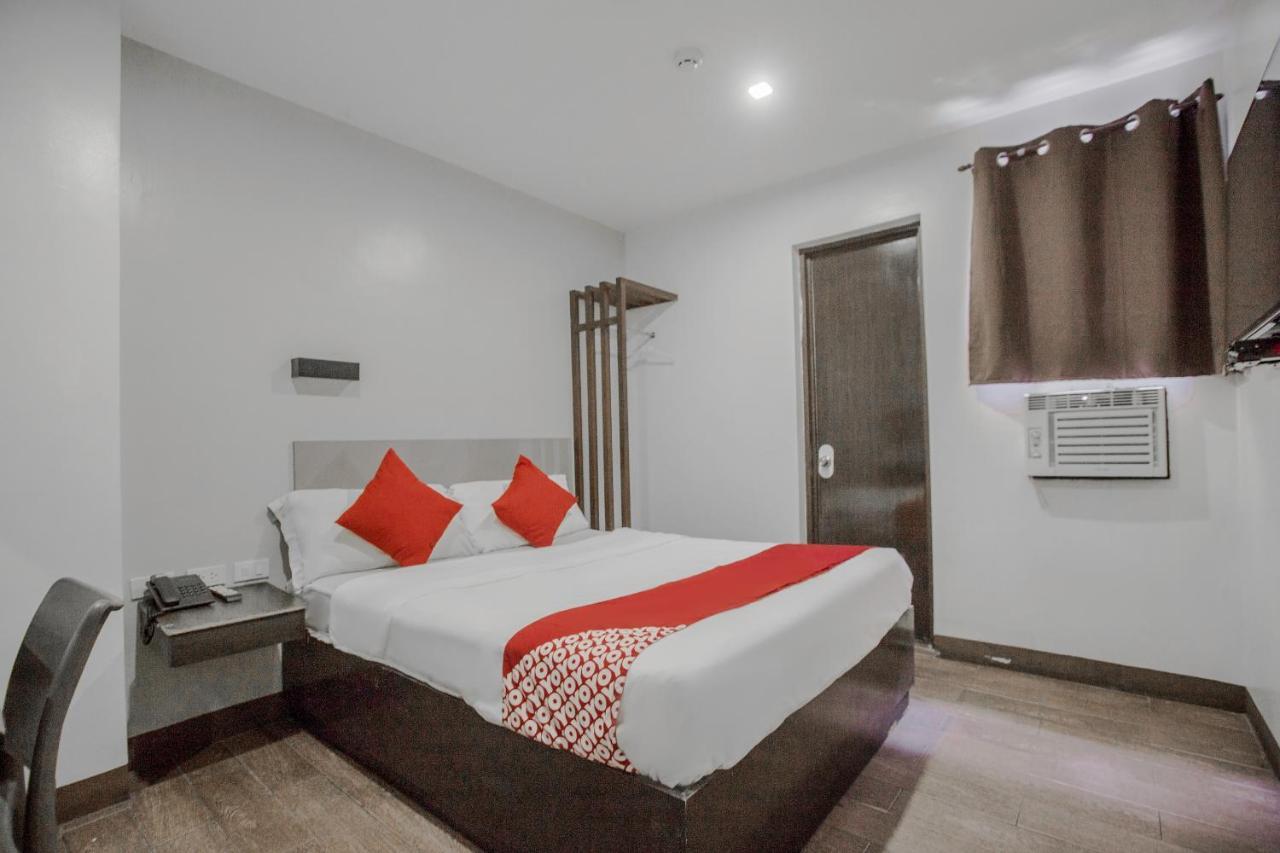 Oyo 637 Fox Hotel Quezon City Dış mekan fotoğraf