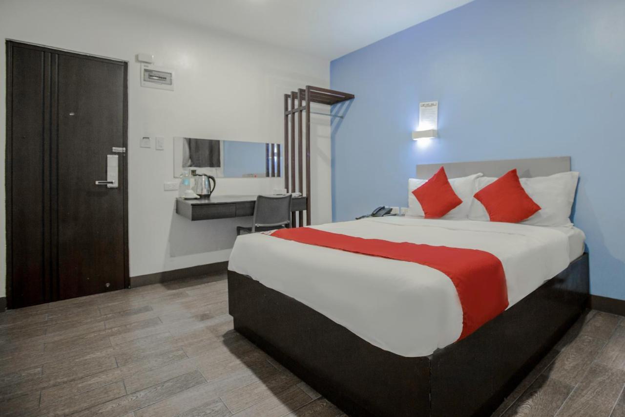 Oyo 637 Fox Hotel Quezon City Dış mekan fotoğraf