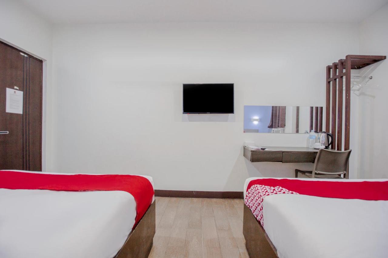 Oyo 637 Fox Hotel Quezon City Dış mekan fotoğraf