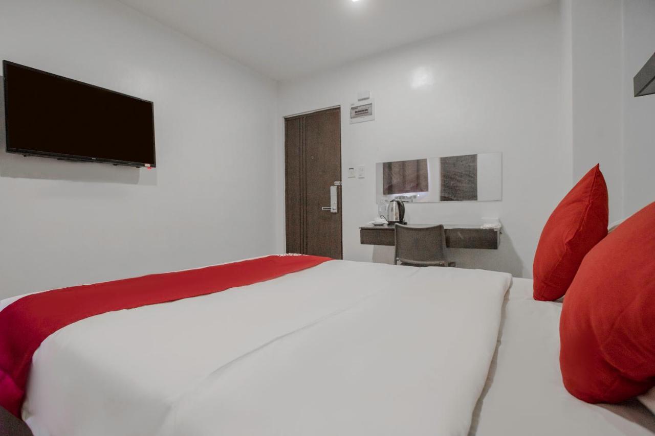 Oyo 637 Fox Hotel Quezon City Dış mekan fotoğraf