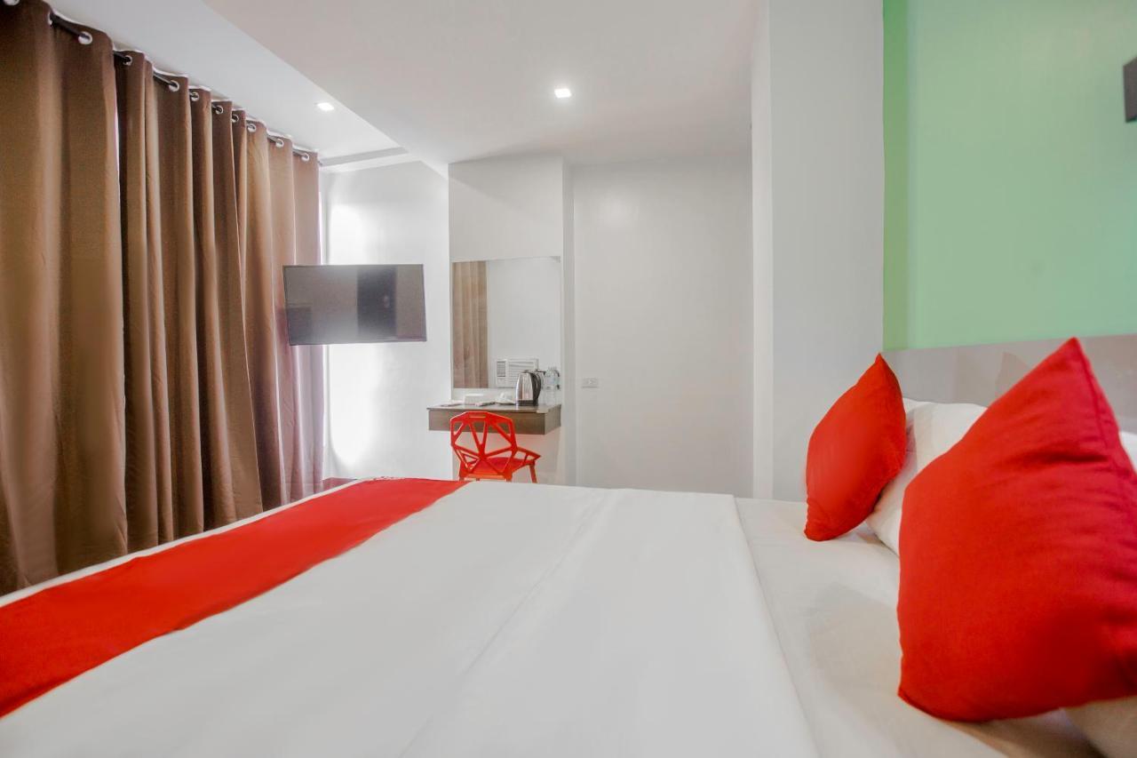 Oyo 637 Fox Hotel Quezon City Dış mekan fotoğraf