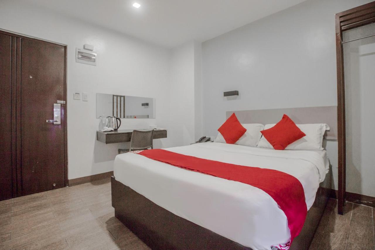 Oyo 637 Fox Hotel Quezon City Dış mekan fotoğraf
