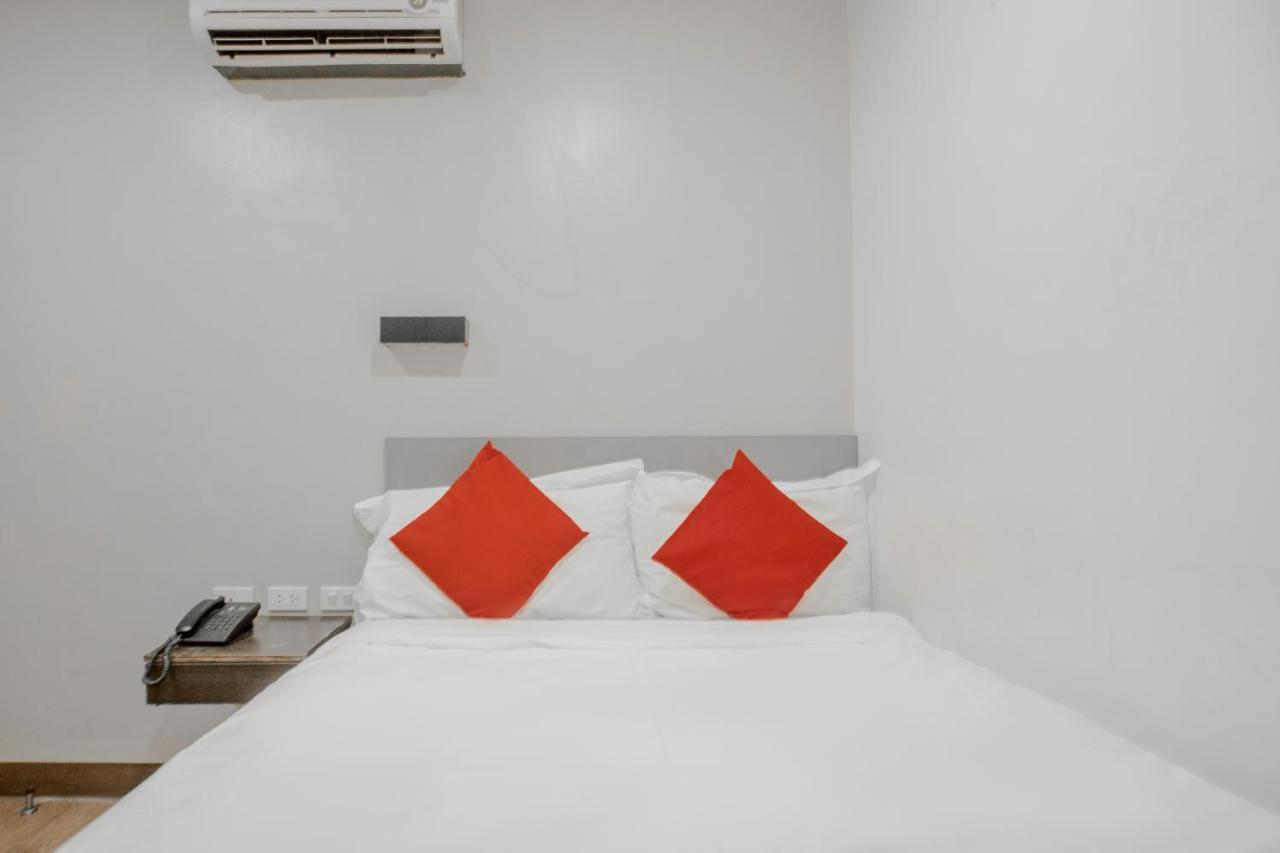 Oyo 637 Fox Hotel Quezon City Dış mekan fotoğraf