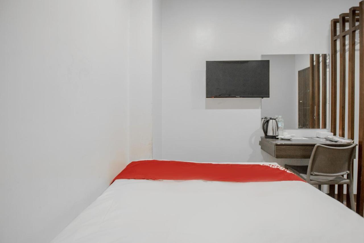 Oyo 637 Fox Hotel Quezon City Dış mekan fotoğraf