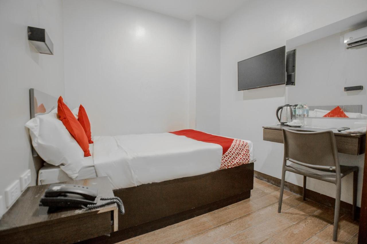 Oyo 637 Fox Hotel Quezon City Dış mekan fotoğraf