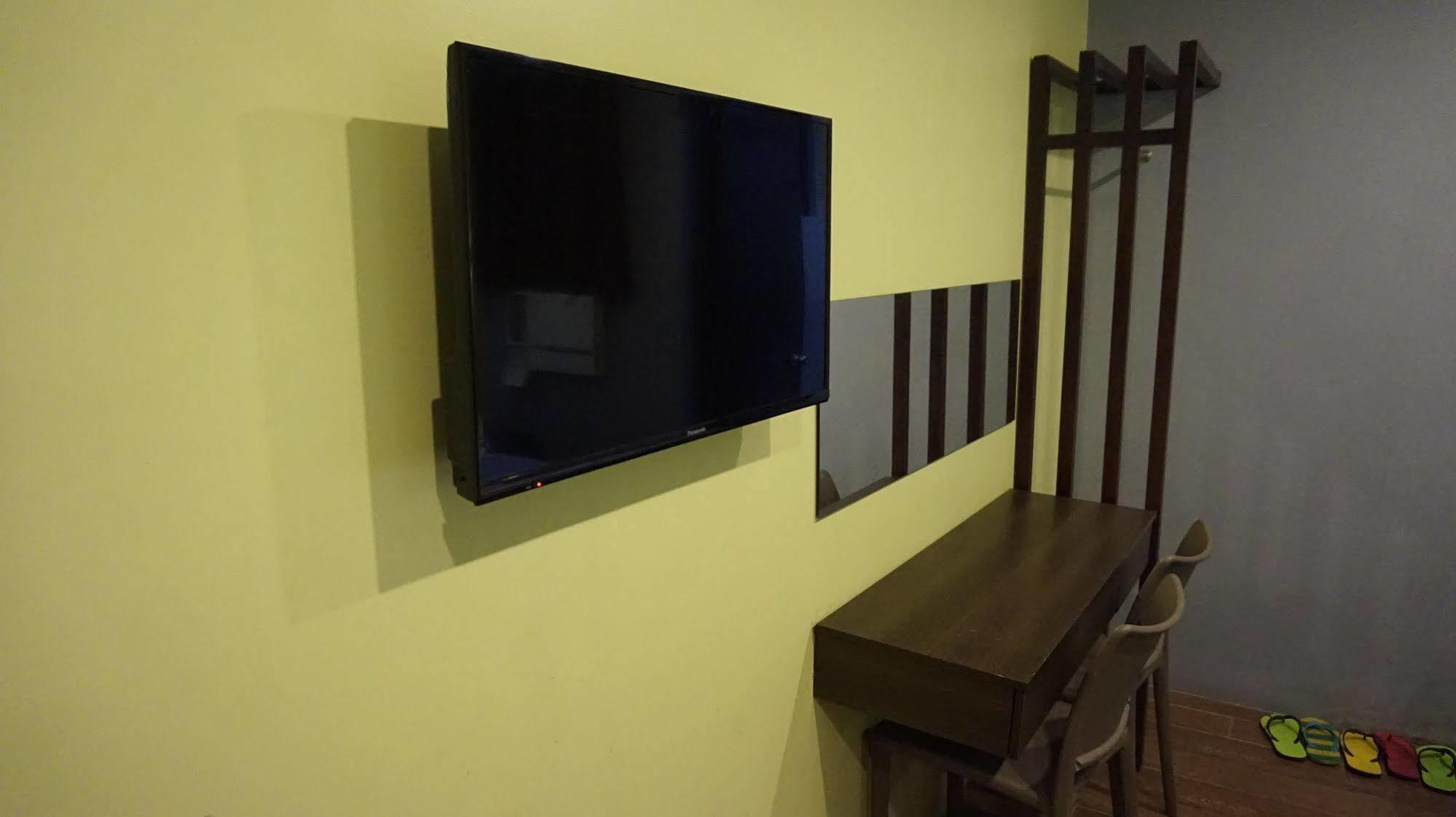 Oyo 637 Fox Hotel Quezon City Dış mekan fotoğraf