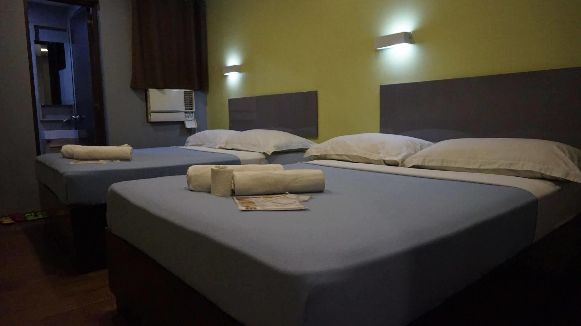 Oyo 637 Fox Hotel Quezon City Dış mekan fotoğraf