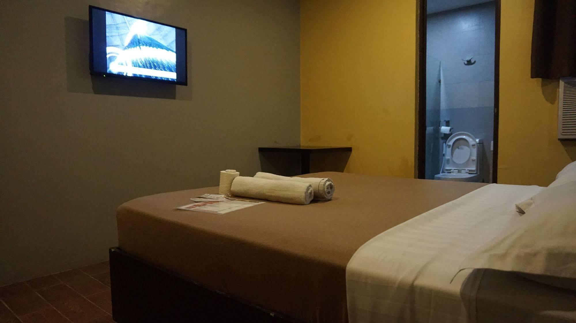 Oyo 637 Fox Hotel Quezon City Dış mekan fotoğraf