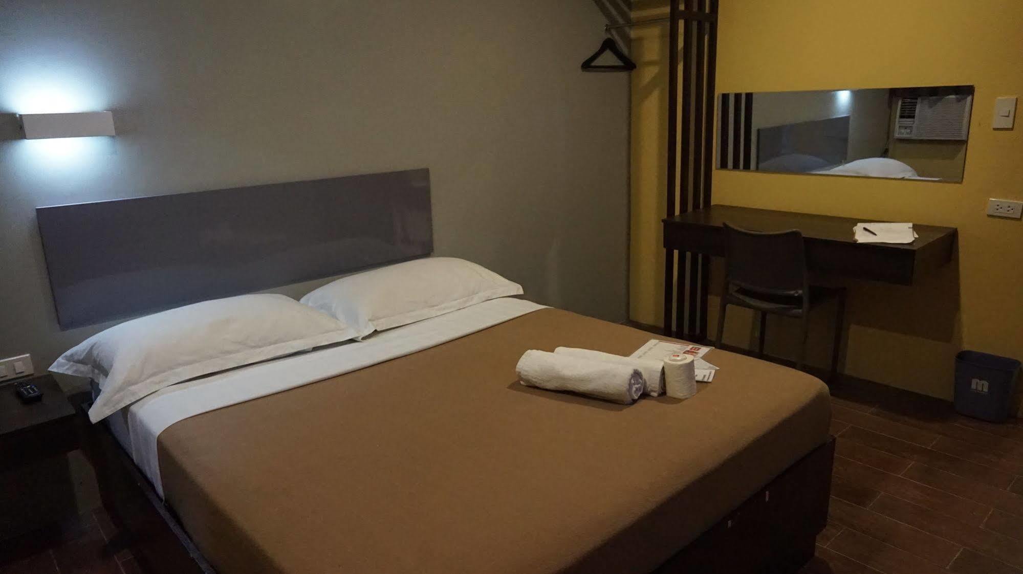Oyo 637 Fox Hotel Quezon City Dış mekan fotoğraf