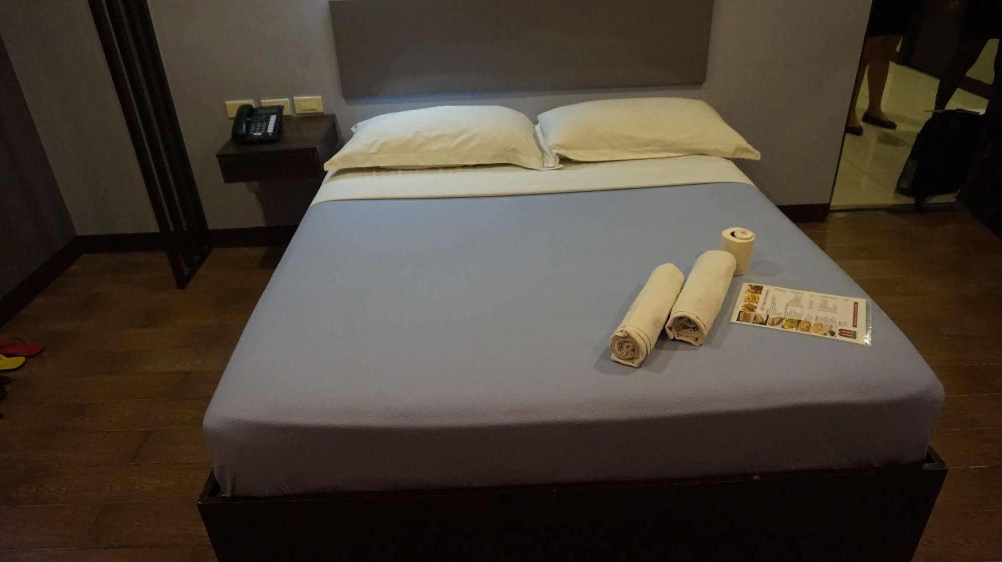 Oyo 637 Fox Hotel Quezon City Dış mekan fotoğraf