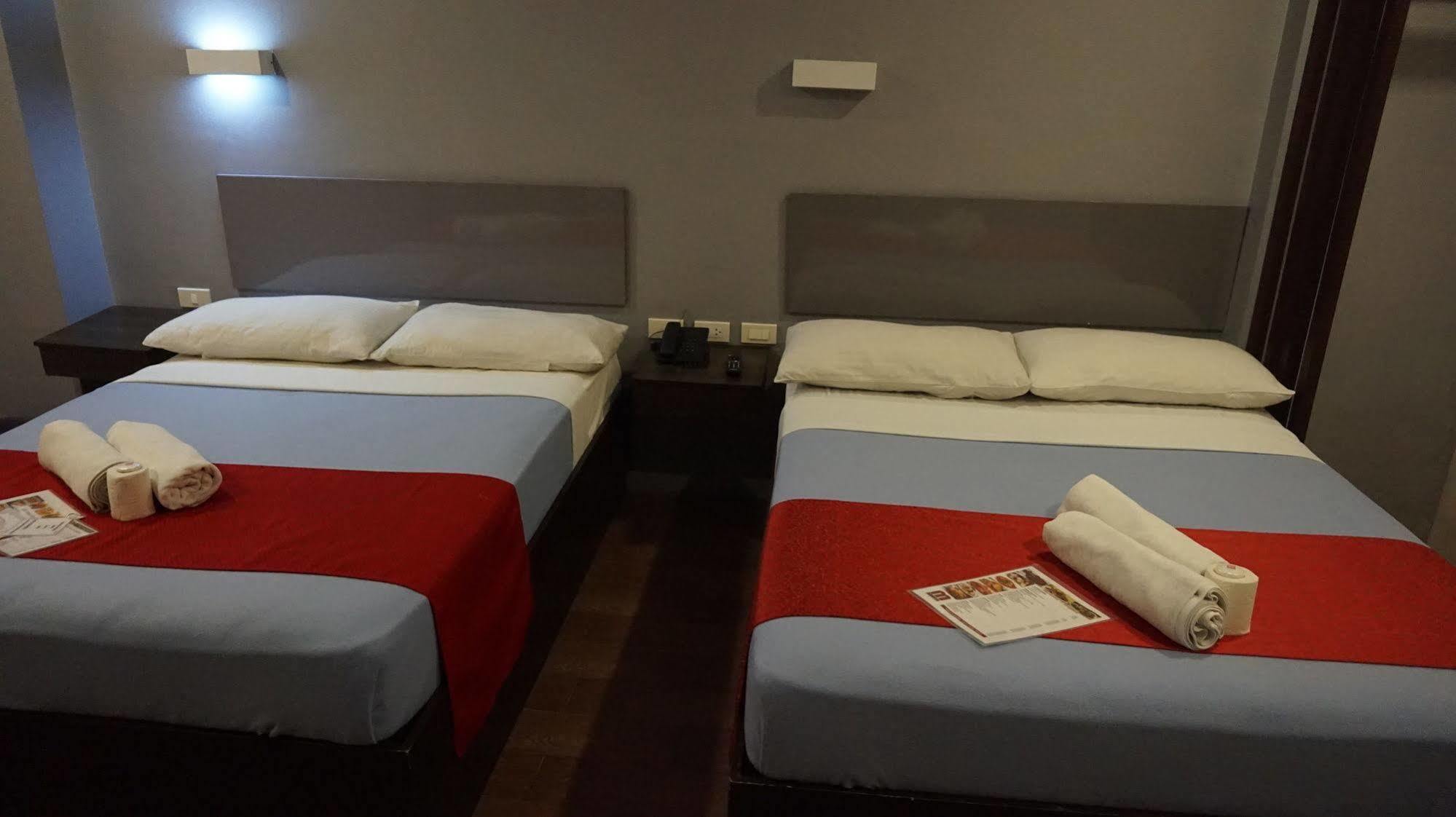 Oyo 637 Fox Hotel Quezon City Dış mekan fotoğraf
