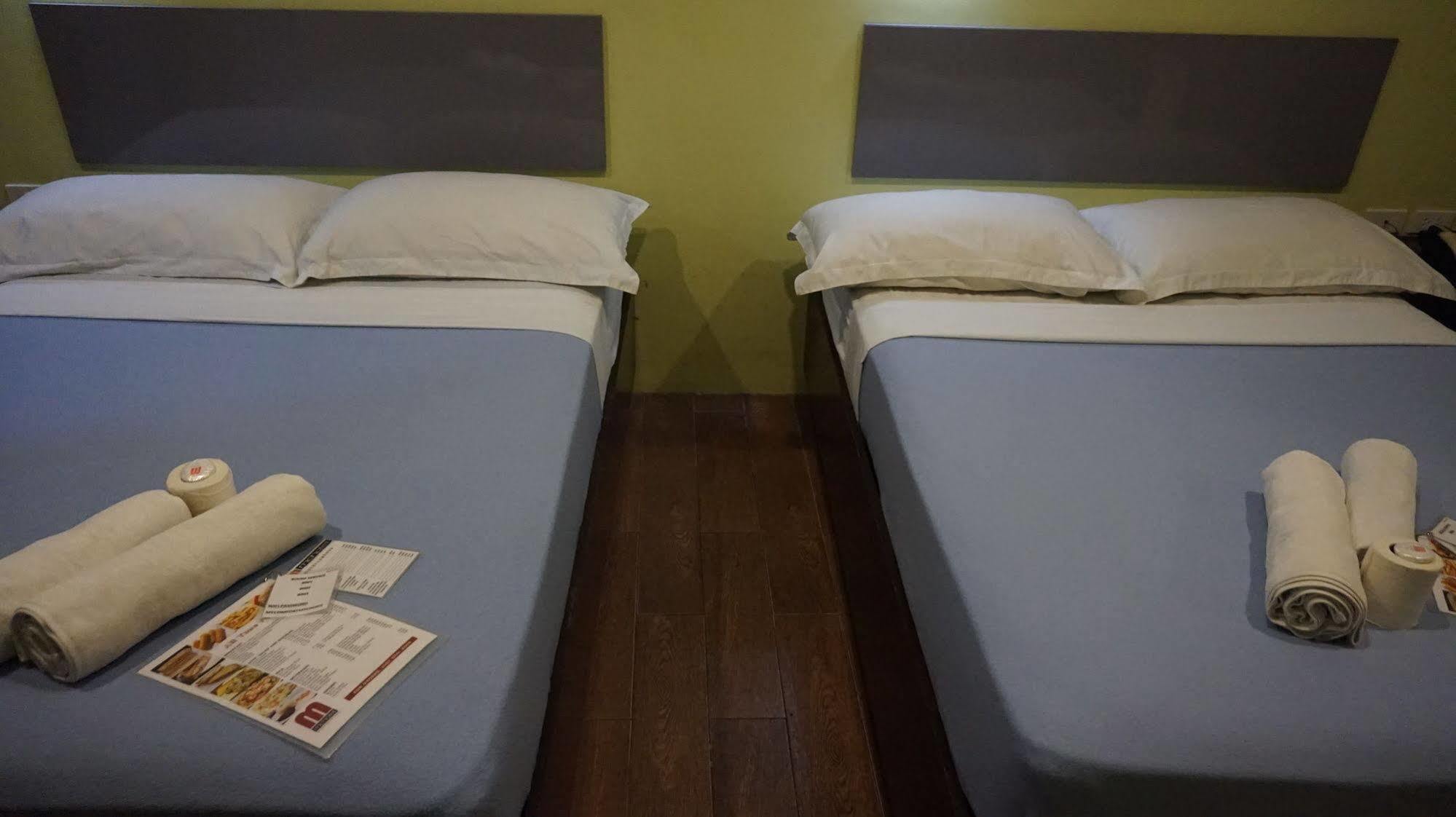 Oyo 637 Fox Hotel Quezon City Dış mekan fotoğraf