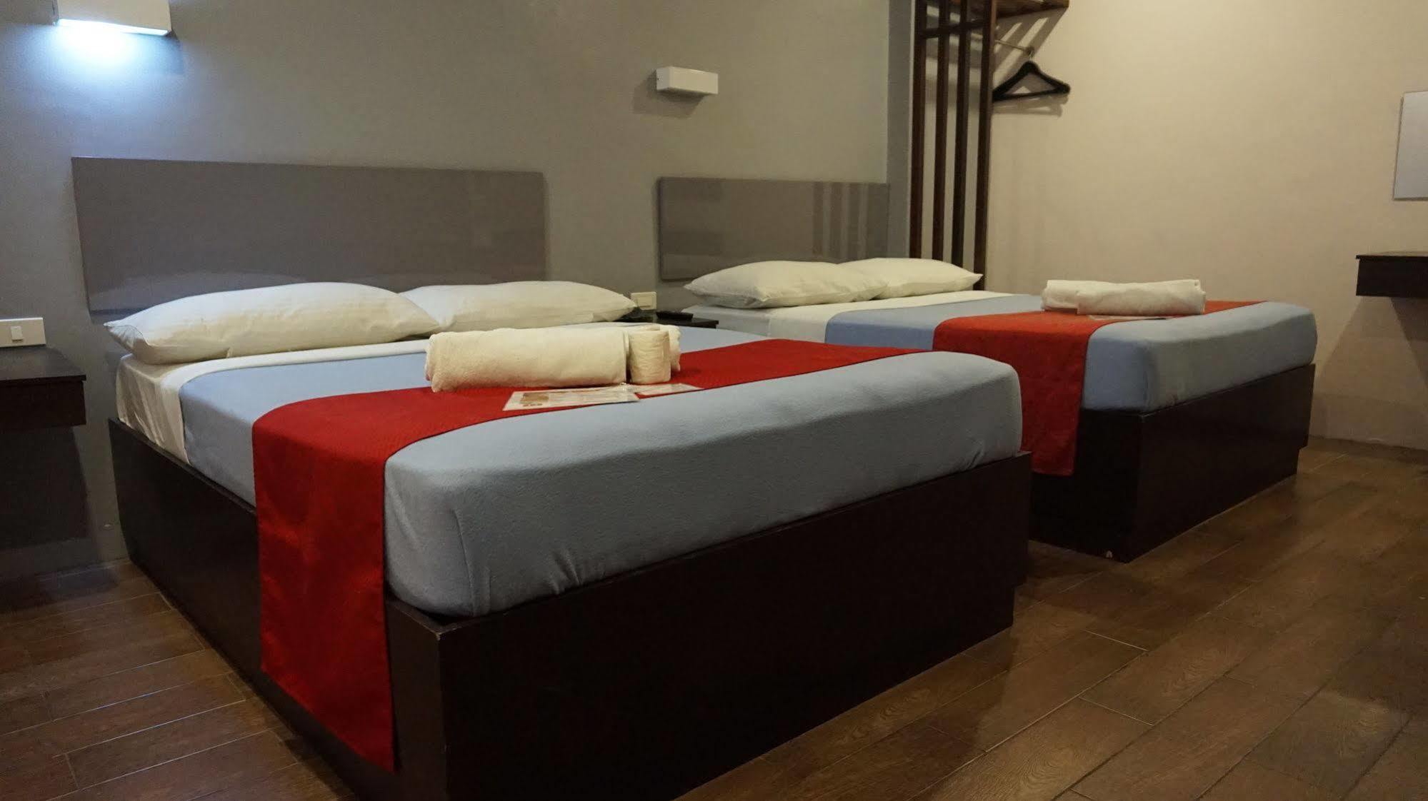 Oyo 637 Fox Hotel Quezon City Dış mekan fotoğraf