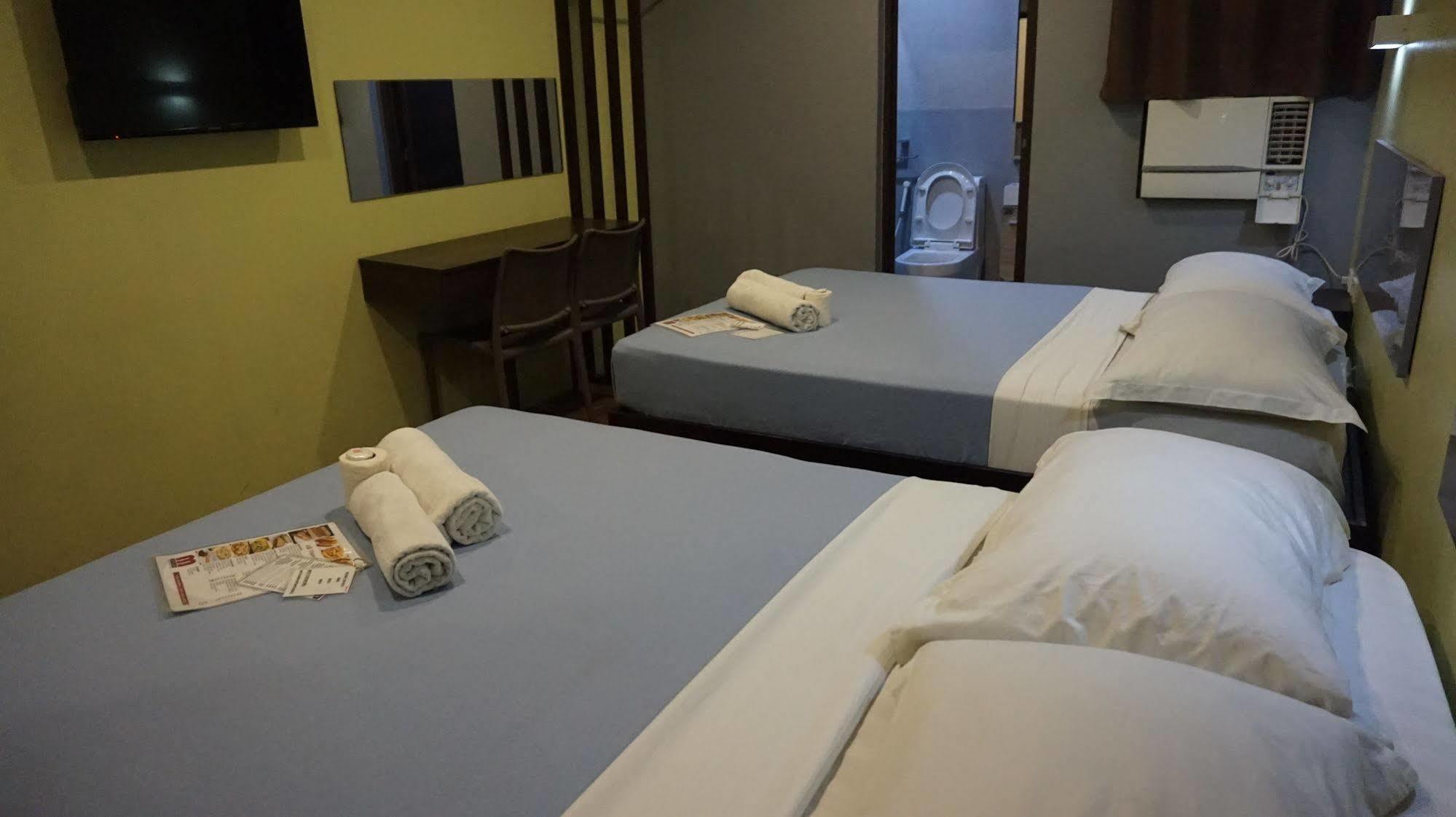 Oyo 637 Fox Hotel Quezon City Dış mekan fotoğraf