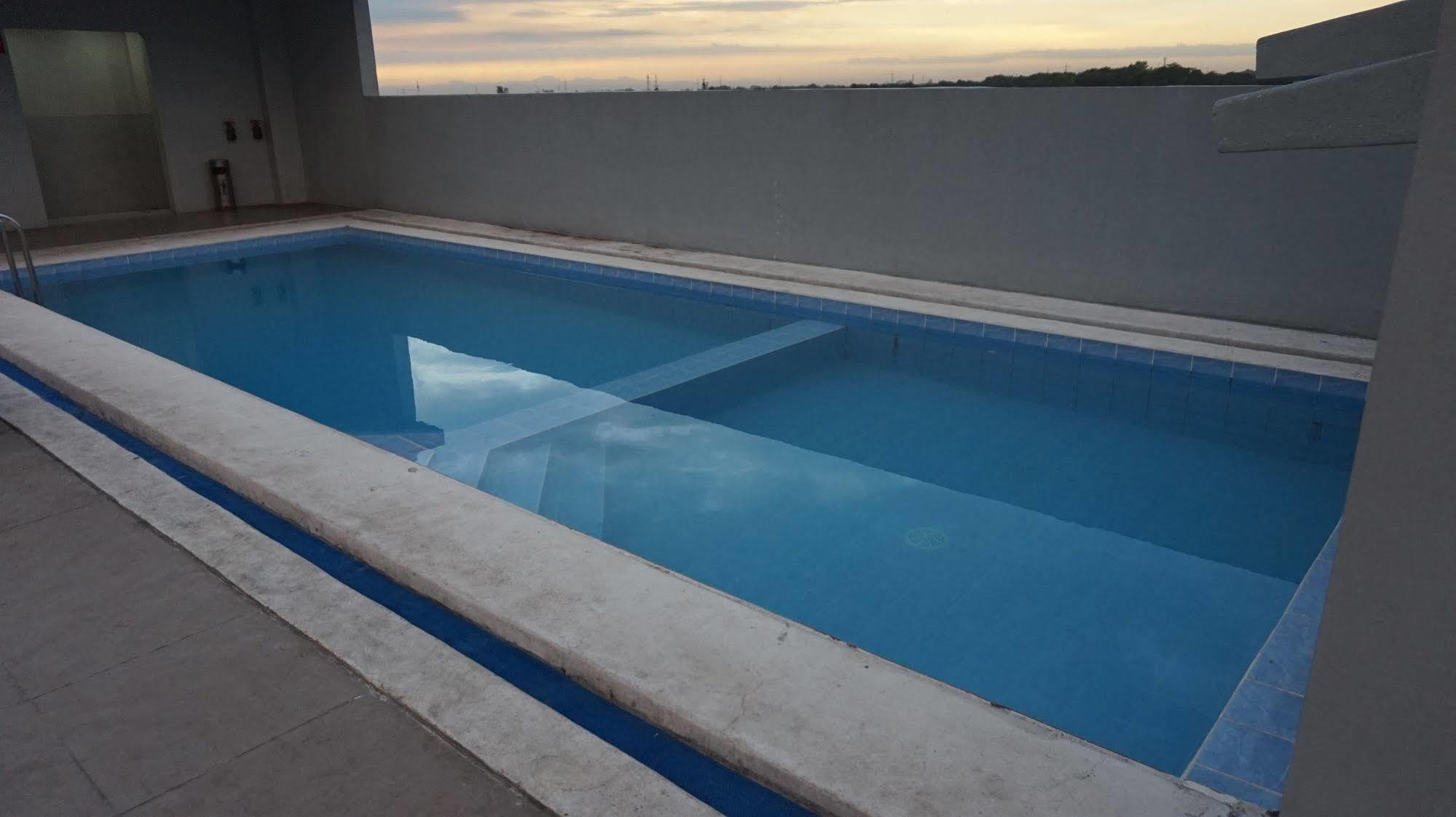 Oyo 637 Fox Hotel Quezon City Dış mekan fotoğraf