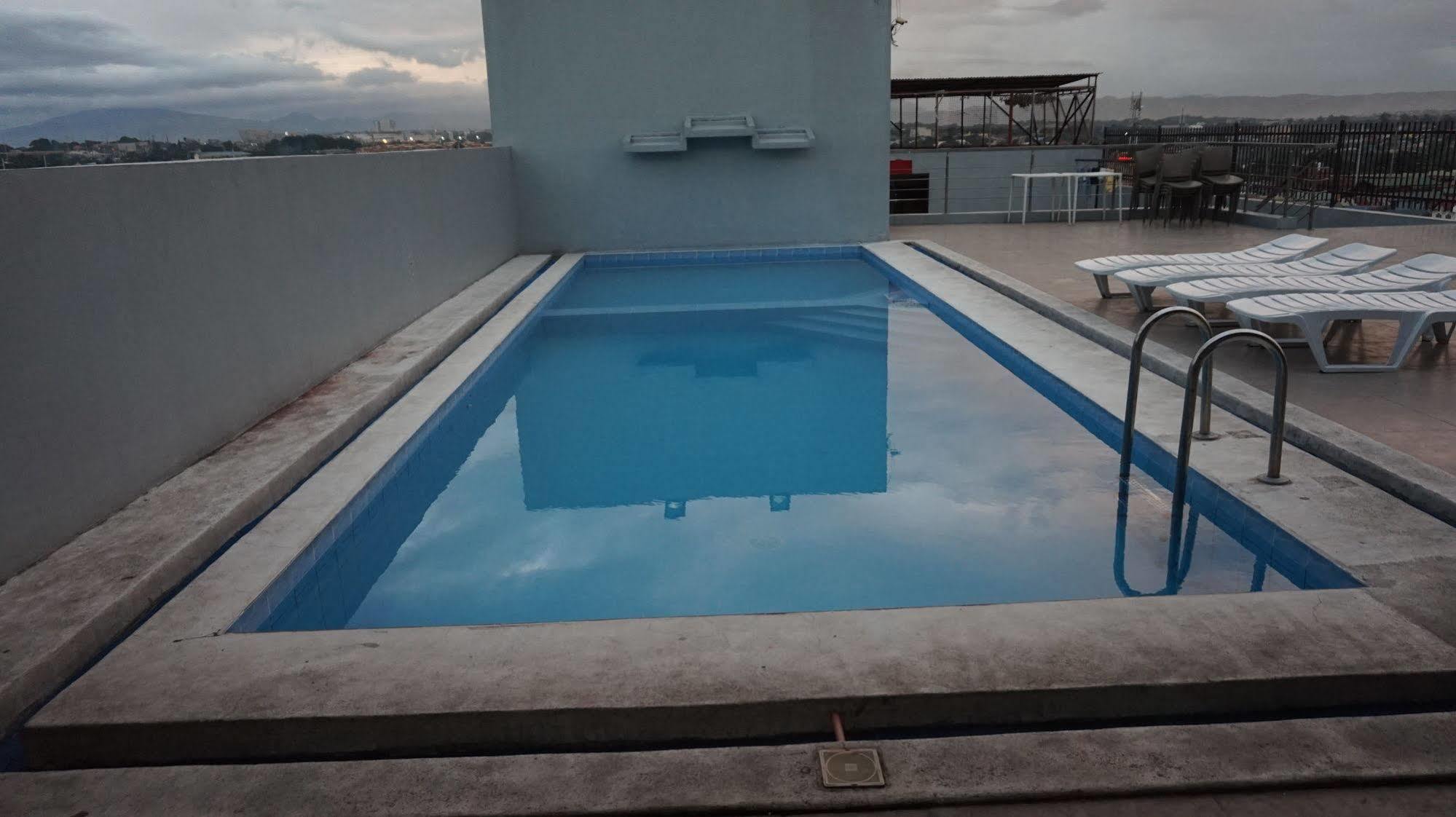 Oyo 637 Fox Hotel Quezon City Dış mekan fotoğraf